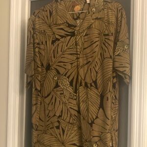 Caribbean Men's Shirt with Parrot and Leaf Design